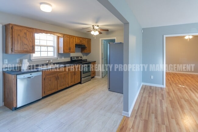 Building Photo - 345 Yoakum St