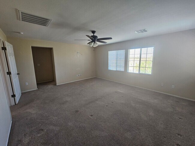 Building Photo - 4 BEDROOM HOME IN MOUNTAINS EDGE