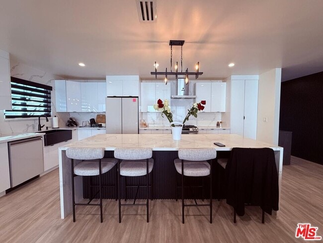 Building Photo - 16047 Bryant St