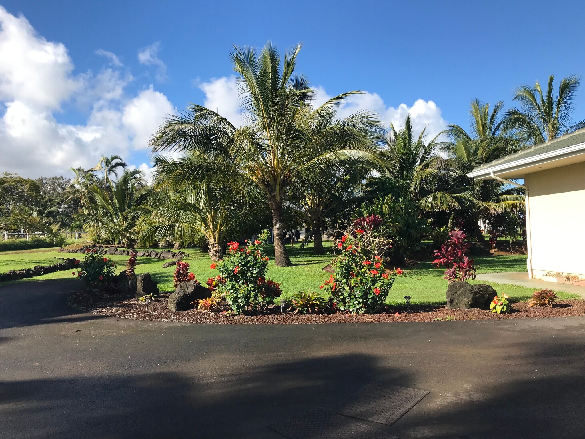 Building Photo - 1390 W Kuiaha Rd