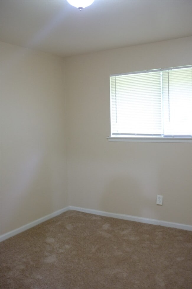 Building Photo - 6310 French Chateau Dr