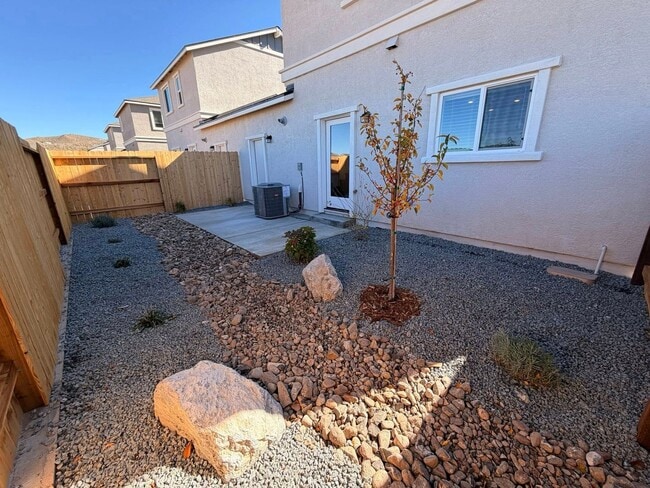 Building Photo - Beautiful home North Valleys, Centrally Located