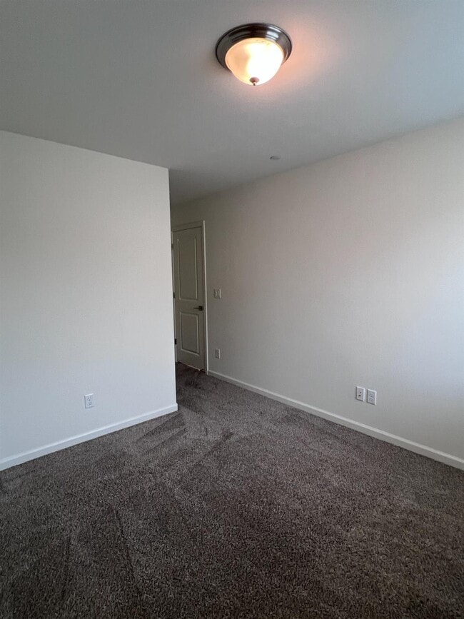 Building Photo - 1918 Oak Ln