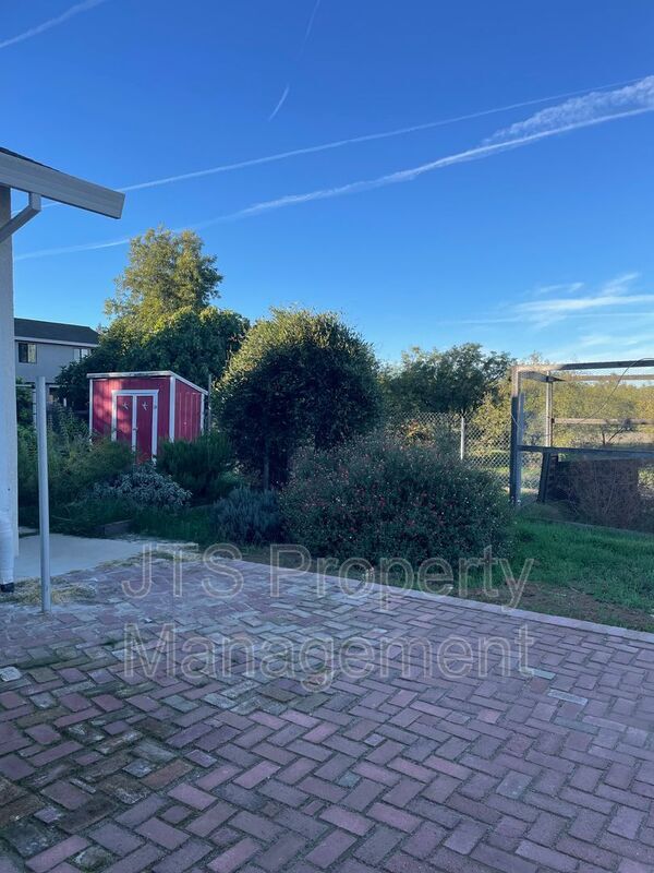 Building Photo - 2542 Rod Beaudry Dr