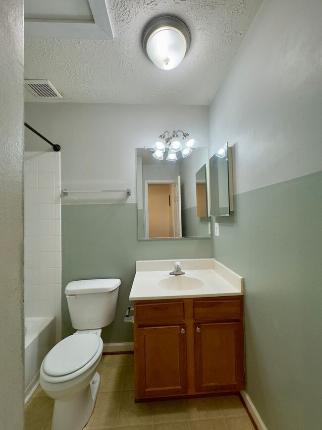 Building Photo - Charming 2 Bedroom/2.5 Bathroom Townhome in Aberdeen, MD!