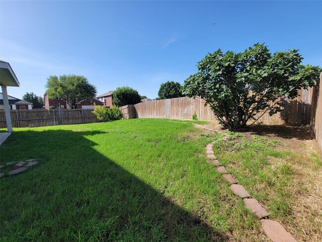 Building Photo - 1028 Utopia Ln