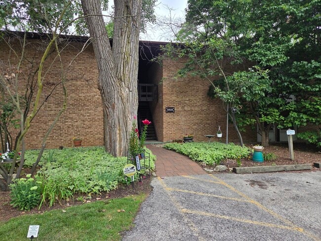 Primary Photo - 5522 E Lake Dr