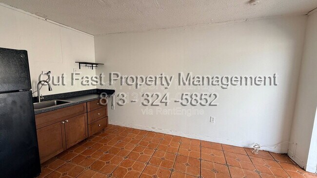 Building Photo - 9718 N Nebraska Ave