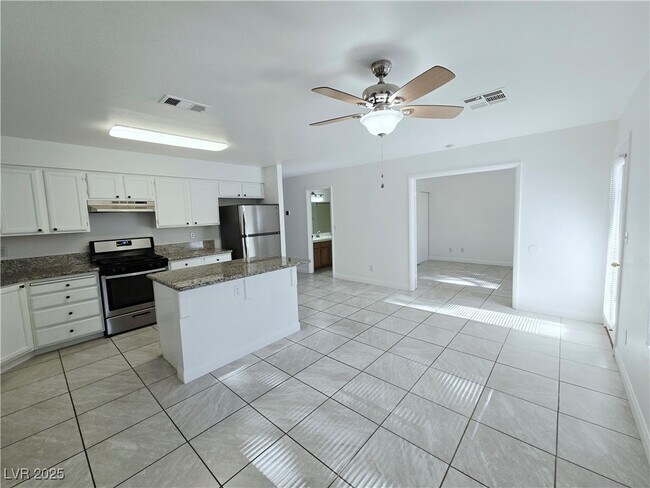 Building Photo - 9433 Valencia Canyon Dr