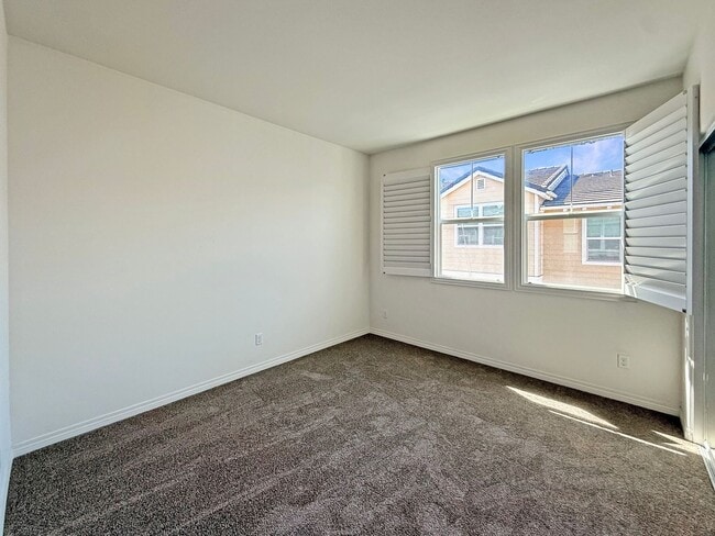 Building Photo - Bright & Inviting 2BR/2.5BA Townhome Near ...