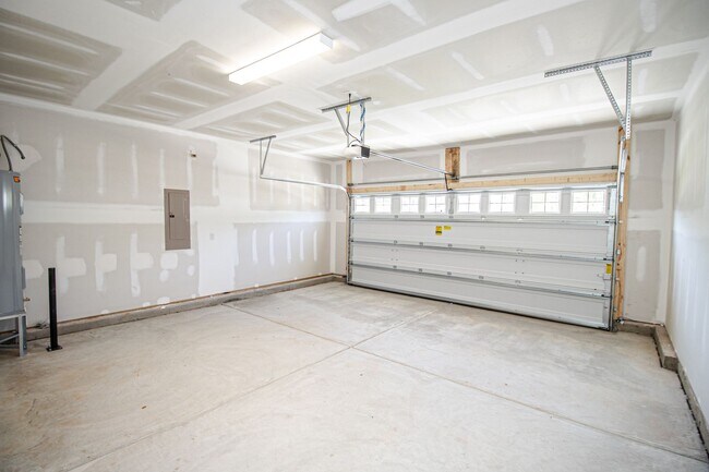 Building Photo - Great Wesley Chapel Location!