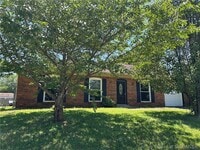 Building Photo - 629 Denton Ave