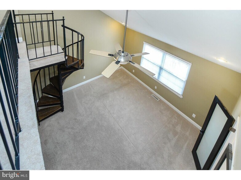 Building Photo - 102 Hazelwood Ln