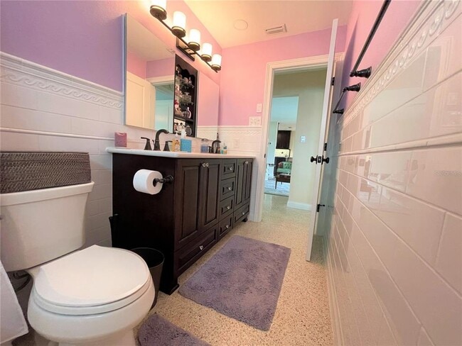 Building Photo - 17045 Dolphin Dr