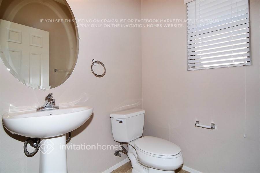 Building Photo - 18553 W Mariposa Dr