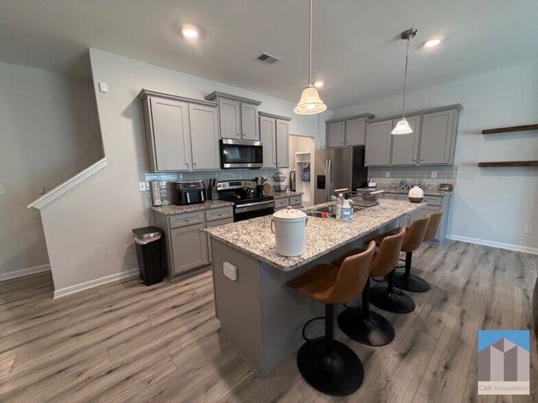 Building Photo - 7565 Knoll Hollow Rd