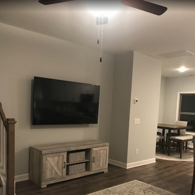 Building Photo - Available for Aug move in. Charming 2-Bedroom Retreat in Hendersonville with 2.5 Baths & Spacious...