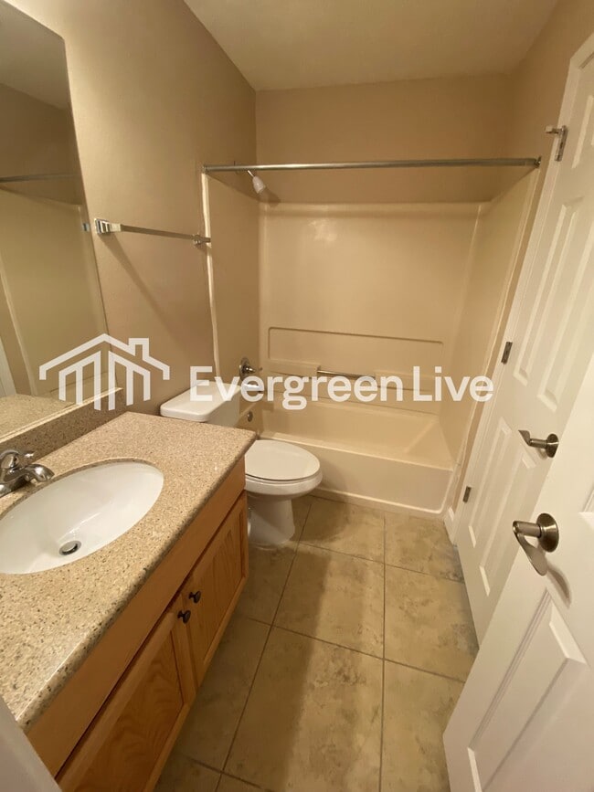 Building Photo - 72 Voda Ct