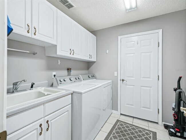 Building Photo - 1103 Chaparral Dr