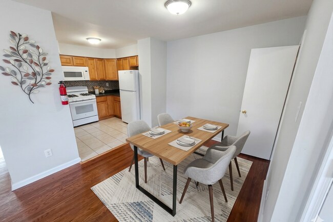 Building Photo - 2726 Cranston Rd