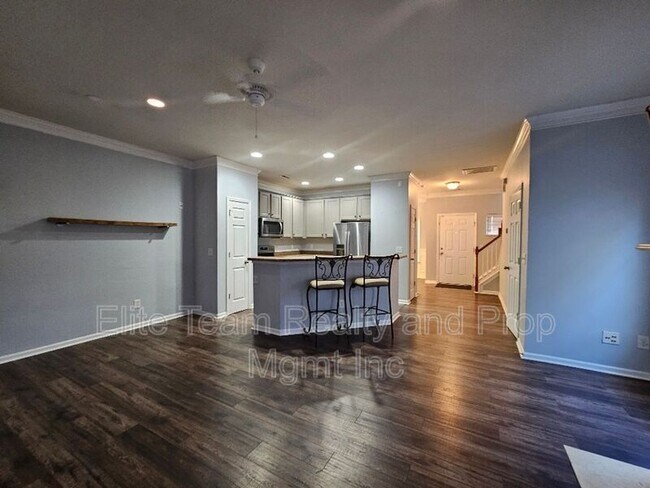 Building Photo - 2219 Crosscut Dr