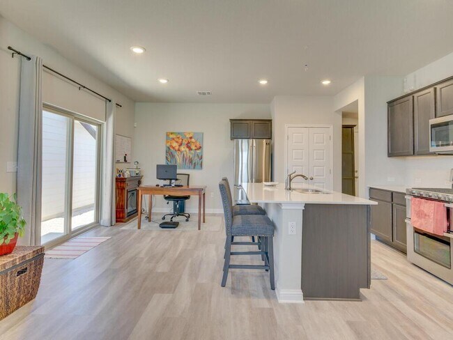 Building Photo - 7702 Dylan Dr