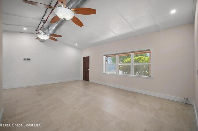 Building Photo - 2335 Sunset Ave
