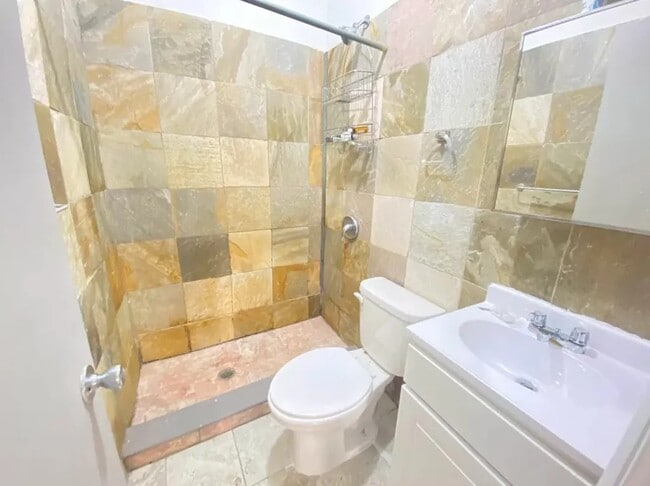 Building Photo - Furnished room/NOT APARTMENT