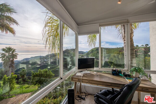 Building Photo - 501 Sadie Rd