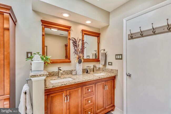 Building Photo - Experience elevated living in this beautifully renovated townhome nestled within the highly sough...