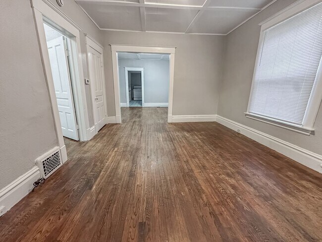 Building Photo - 41 Caledonia St NE