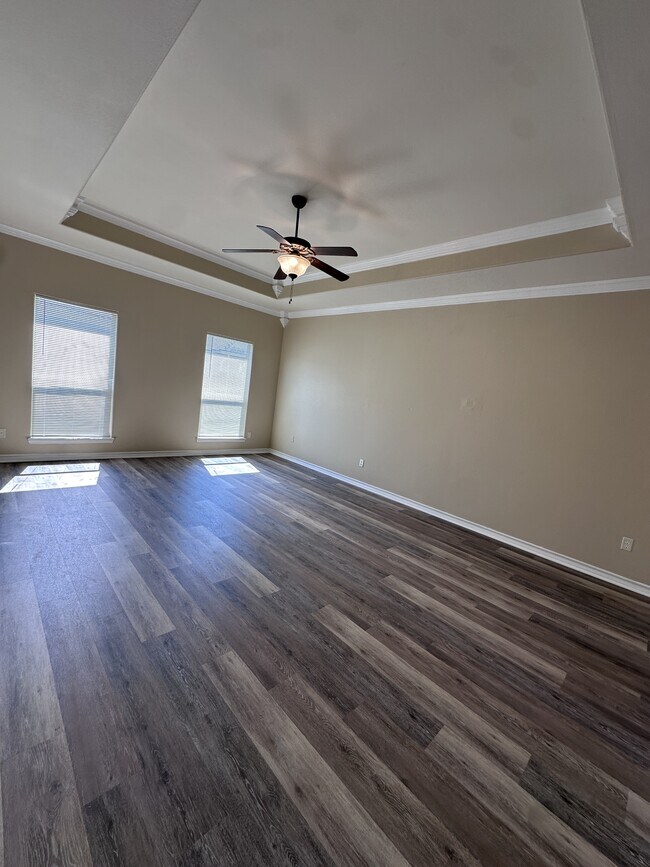 Building Photo - 5813 Aava Dr