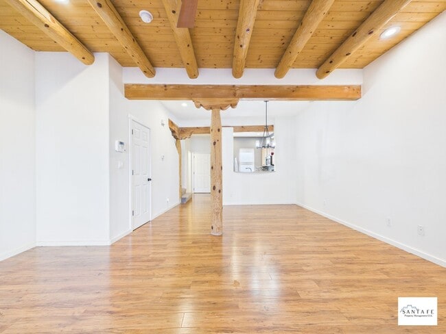 Building Photo - Two Level Townhouse Available February 1, 2026