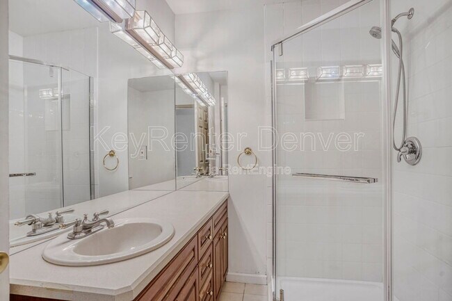 Building Photo - 990 Beech St