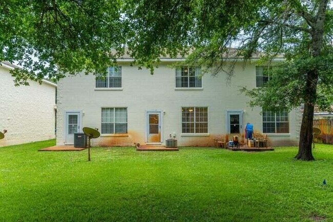 Building Photo - Move in ready Townhome in Fort Walton Beach close to Eglin AFB!