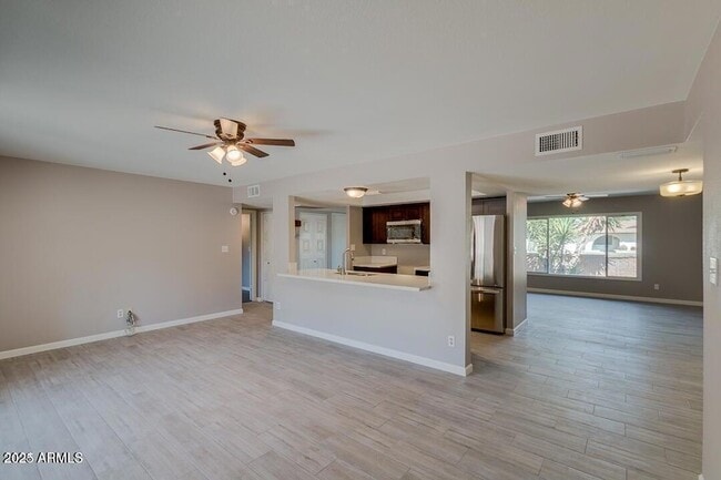Building Photo - 831 E Stephens Dr