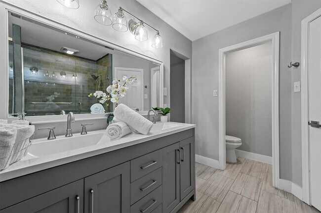 Building Photo - 303 Riva Ridge