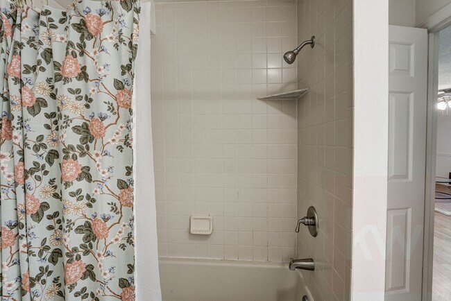 Building Photo - 1312 N Barton St