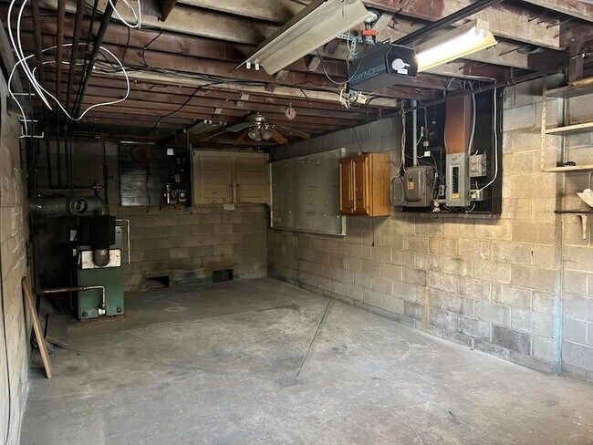 Building Photo - 706 E Catawissa St