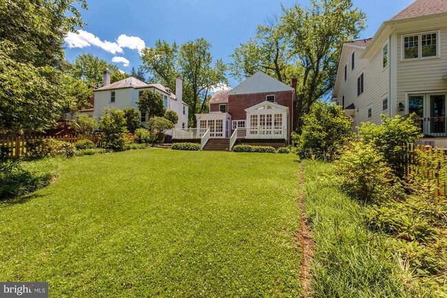 Building Photo - 4811 Drummond Ave