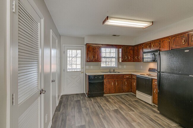 Building Photo - 1244 Parkway Pl