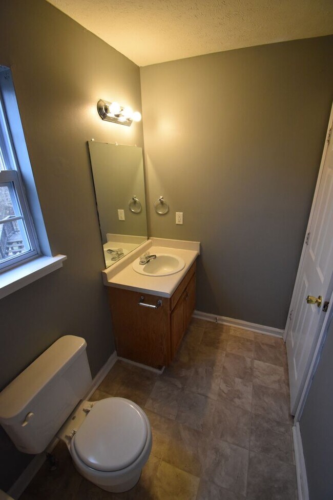 Building Photo - 3 Bedroom Pet Friendly Home For Rent Near ...