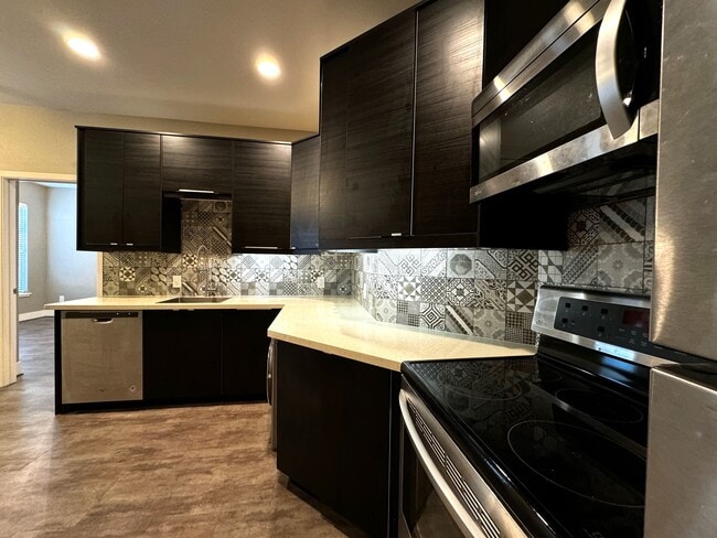 Kitchen - 414 Kirman Ave.