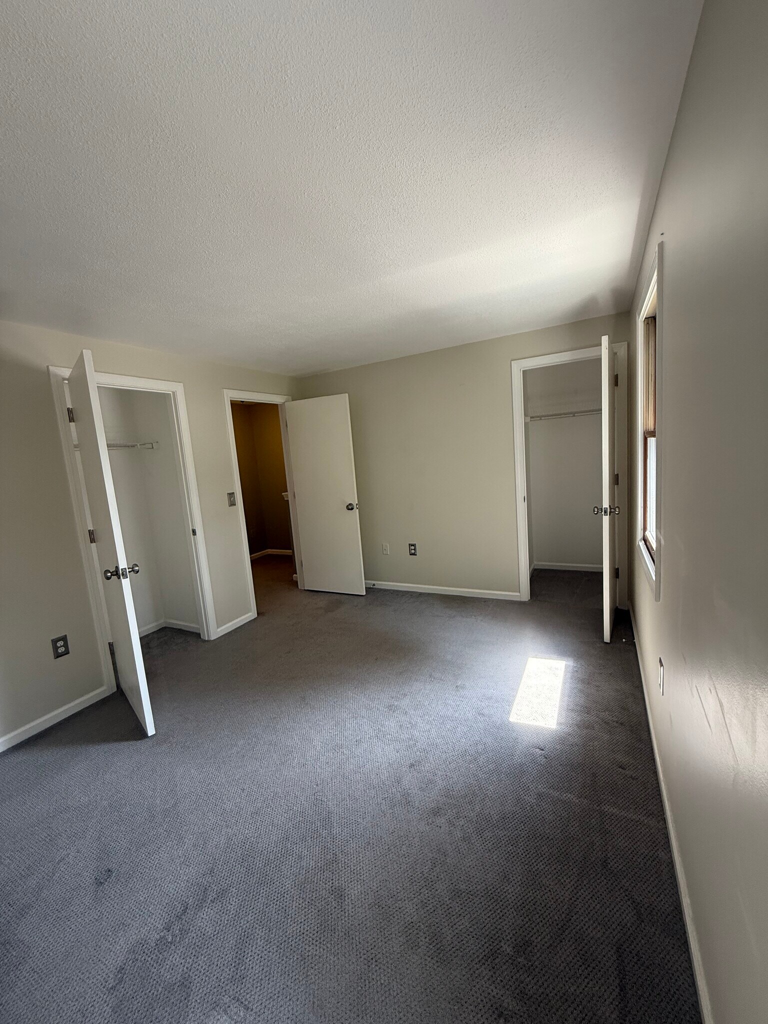 Front bedroom w/2 closets - 60 Minechoag Hts