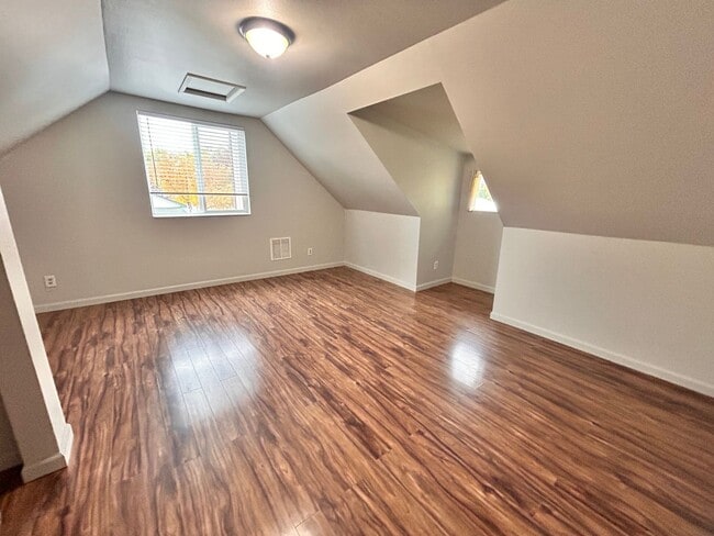 Building Photo - Charming 4 Bed, 2 Bath Home in Spokane Valley!