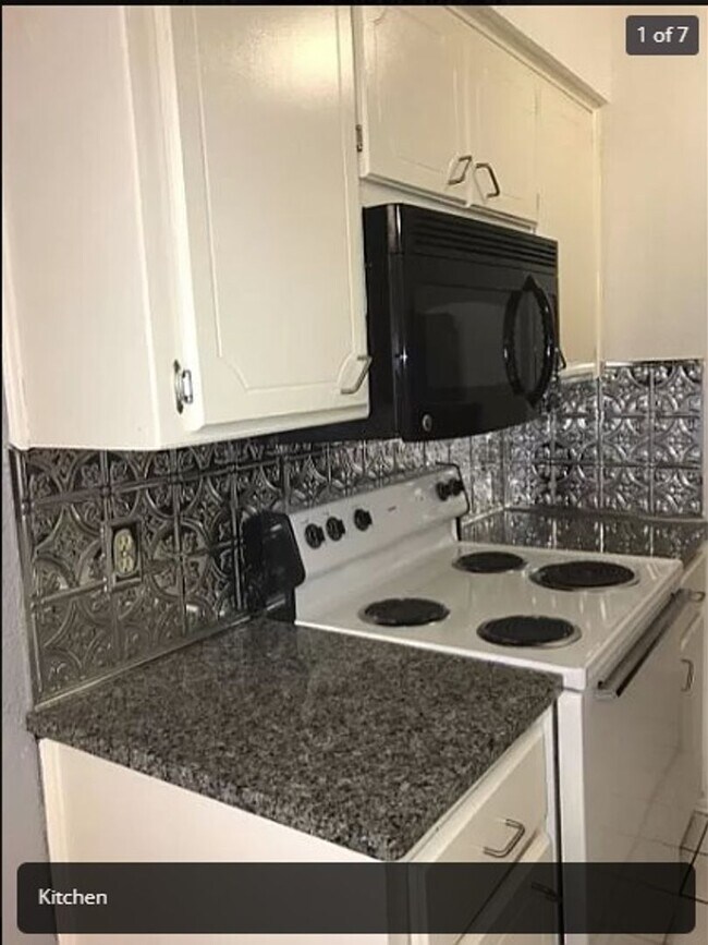 Building Photo - 1-bed, 1-bath apartment with washer and dryer provided