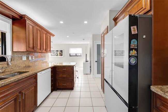 Building Photo - 1417 SW 139th Ave