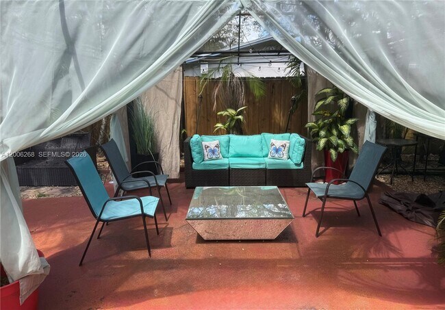 Building Photo - 721 SW 13th Ave