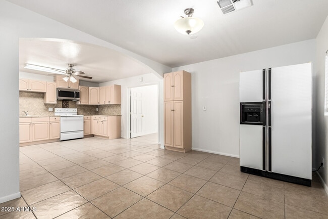 Building Photo - 8107 W College Dr