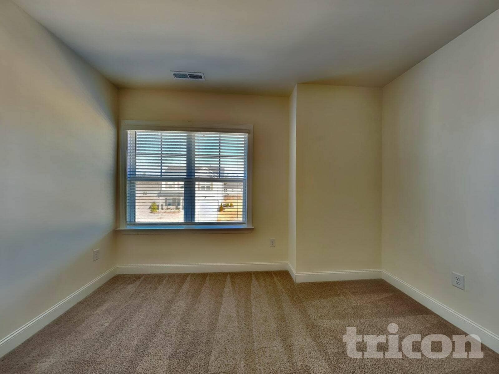 Building Photo - 402 Porterfield Dr